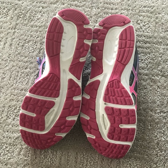 Asics athletic shoes! - Picture 7 of 7